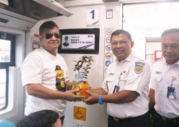 KAI Daop 7 Madiun Peringati Hari Ozon Sedunia, Edukasi Penumpang dengan Bibit Pohon dan Produk Daur Ulang
