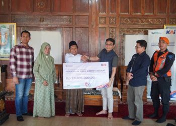 KAI Daop 7 Madiun Salurkan Rp19,4 Juta ke Ponpes Kanzul Ulum, Santri Dapat Layanan Kesehatan Gratis