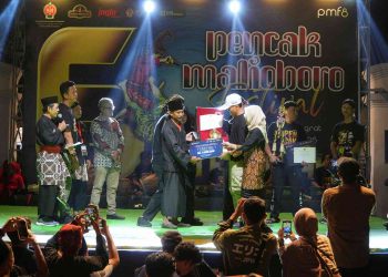 Silaturohmi Perguruan Keluarga Silat Madura (SPKSM) dari Kabupaten Bangkalan, Madura, berhasil meraih juara pertama dalam ajang Festival Pencak Malioboro 2025 yang digelar di Yogyakarta, Sabtu (13/9/25) malam