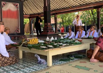 Kraton Surakarta Hadiningrat Gelar Jamasan Pusaka Nyai Setomi di Bangsal Witono