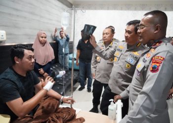 Waka Polda Jateng Jenguk Anggota Yang Terluka Saat Amankan Kerusuhan