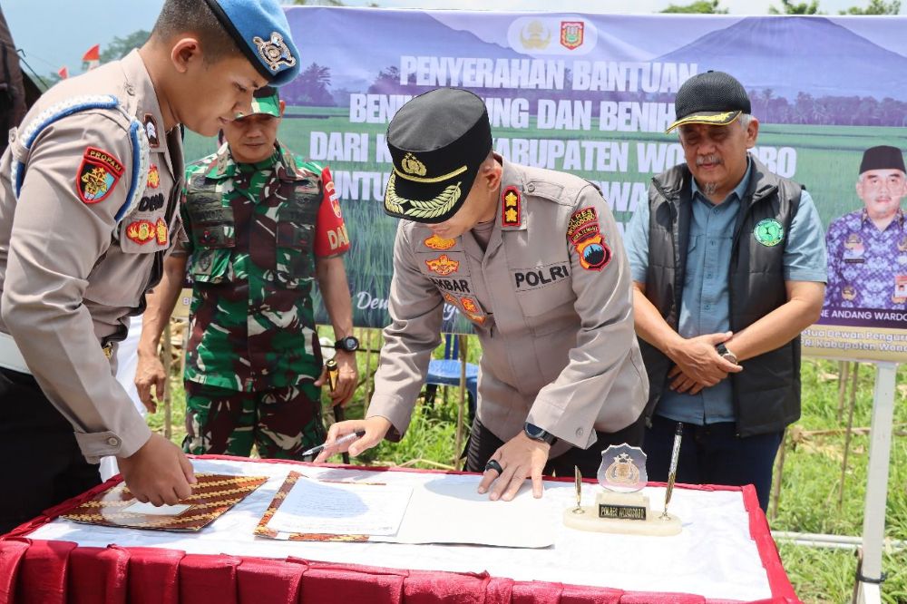 Dukung Ketahanan Pangan, Polres Wonosobo Panen Raya Jagung Bersama Warga