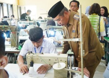 Bupati Madiun Apresiasi Pelatihan Menjahit Upper Sepatu, Langkah Konkret Kurangi Pengangguran