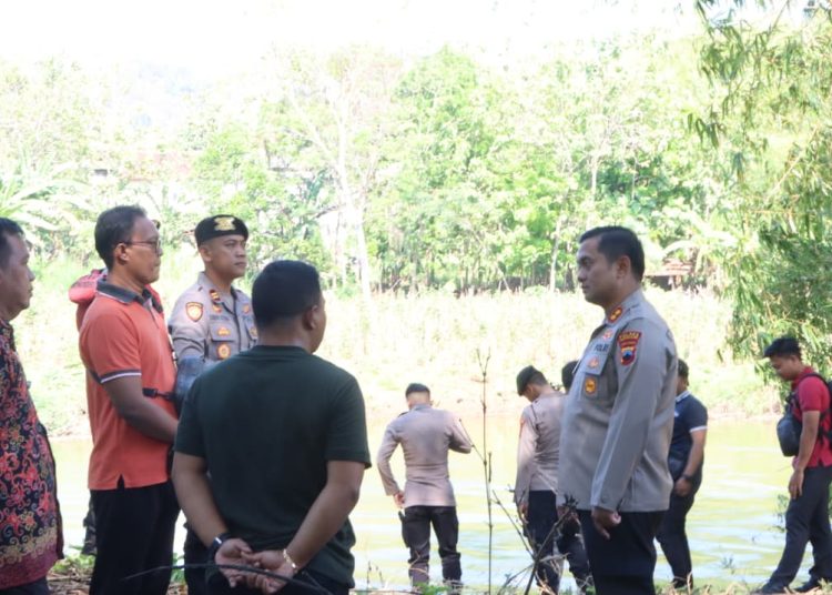 Kapolres Wahyu Sulistyo Tinjau Pencarian Warga Diduga Hanyut di Wonogiri