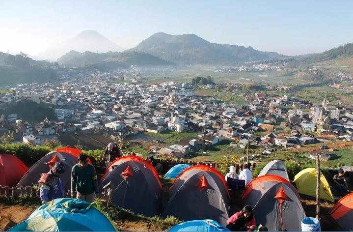 Bukit Scooter, Spot Sunrise Mistis nan Romantis di Dieng