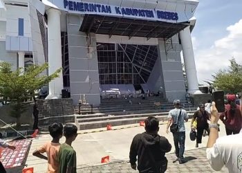 Atap Teras Gedung Rp110 Miliar Pemkab Brebes Ambruk, Dua Pekerja Luka