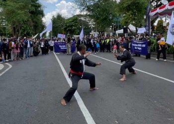 Atraksi Pesilat Warnai Kirab Silat Festival Malioboro 2025
