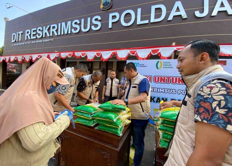 Ringankan Beban Warga Jateng, Polri dan Bulog Sinergi Gelar Pasar Murah