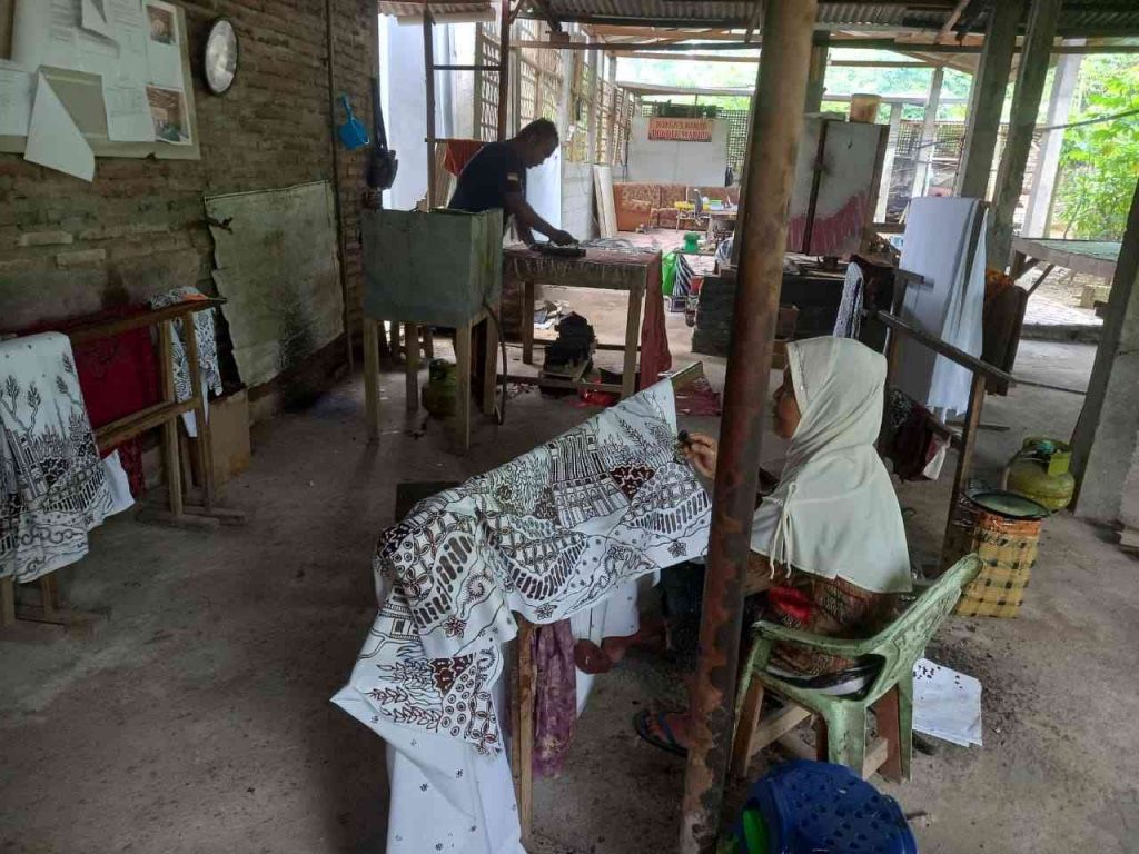 UMKM Batik Tulis Trenggalek, Hobi Menggambar Jadi Usaha dan Pelestari Budaya