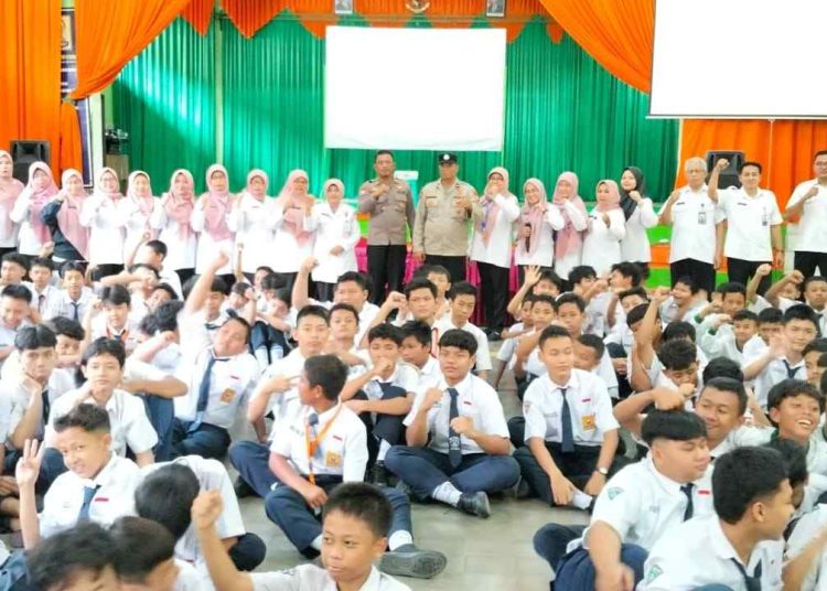 Polres Madiun Kota Binluh di SMPN 6, Ingatkan Bahaya Hoaks