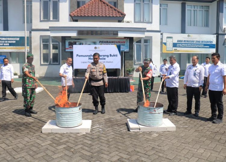 Perkuat Keamanan, Lapas Pemuda Madiun Musnahkan Barang Bukti Razia