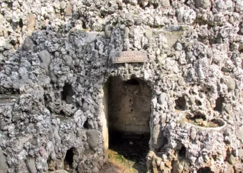 Gua Sunyaragi Cirebon: Sejarah, Arsitektur, dan Fungsi sebagai Tempat Menyepi Raja