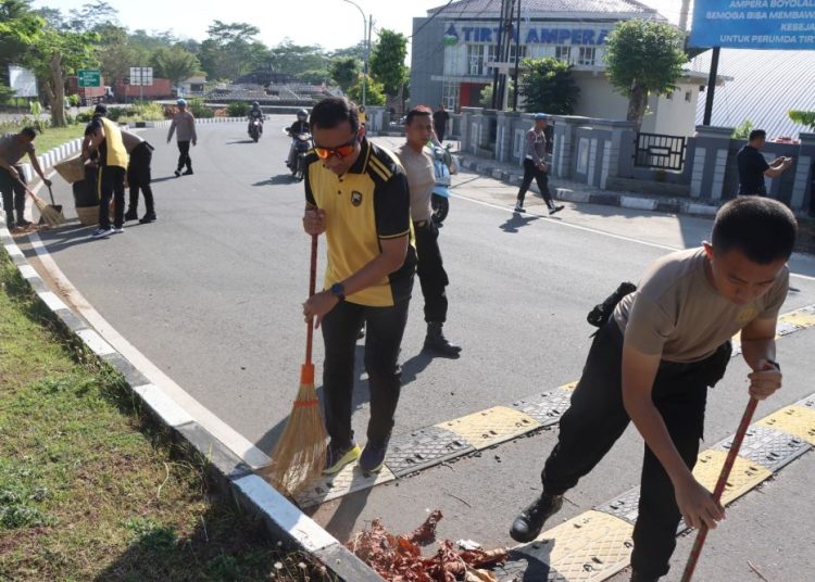 Kapolres Boyolali Pimpin Langsung Aksi Bersih-Bersih Sukseskan World Clean Up Day 2025