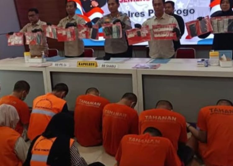 Operasi Tumpas Narkoba di Ponorogo, 11 Tersangka diamankan, Ribuan Pil Disita