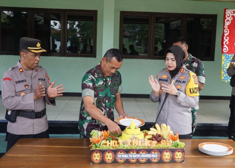 Momen Hangat, Polres Gunungkidul Berikan Kejutan Untuk Kodim di  HUT TNI Ke-80