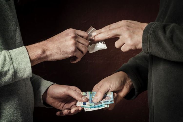 Jual 5 Gram Sabu, Wanita Paruh Baya Mojokerto Dibui 7 Tahun dan Didenda Rp 1 Miliar
