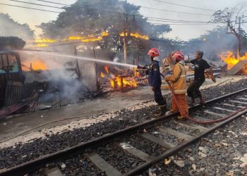 Api Lahap Dua Kafe di Gresik, Diduga Korsleting dari Bangunan Kosong
