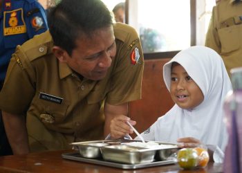 Tinjau Program MBG, Bupati Bojonegoro Puji Antusiasme Siswa SD Kadipaten