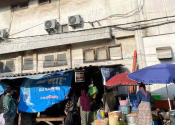 Warung BETE Bu Karmini: Legenda Kuliner Surabaya Sejak 1984 yang Tak Pernah Sepi Pembeli