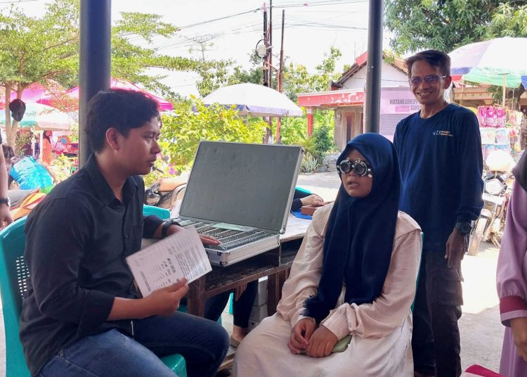 Ratusan Warga Antusias Ikuti Pemeriksaan Mata Gratis di Sawahan, Yayasan Para Mitra Salurkan 400 Kacamata