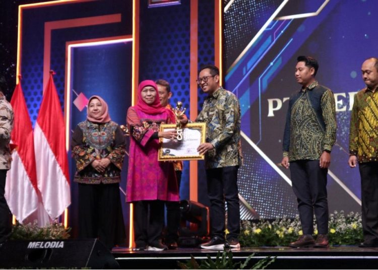 JIIPE Catat Investasi Rp87 Triliun, Diganjar Investment Award 2025 di Jatim Fest