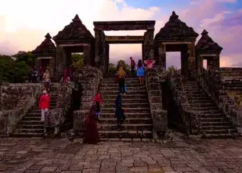 Ratu Boko, Istana Kuno yang Jadi Spot Sunset Ikonik Jogja