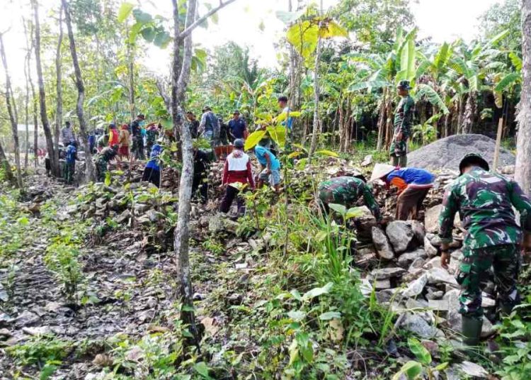 TMMD ke 126 Kodim Gunungkidul, TNI dan Warga Kompak Bangun Talud di Candirejo