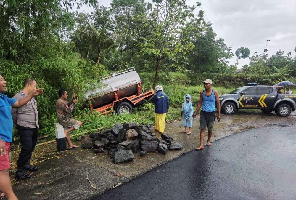 Truk Tangki Susu Tergelincir di Tikungan Irung Petruk Wonogiri, Tak Ada Korban Jiwa