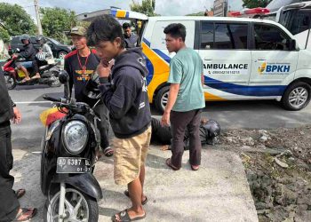 Hendak Putar Balik, Dua Motor Adu Banteng di Depan Masjid Qolbun Syakur
