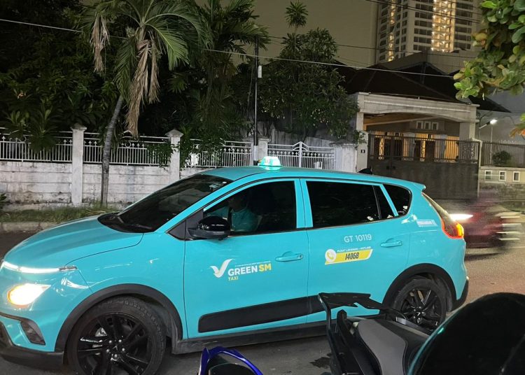 Green SM Taksi Listrik Pertama di Surabaya Resmi Beroperasi