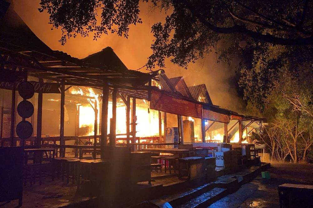 Api Mengamuk di Wisata Mangunan, Belasan Kios Pedagang Rata dengan Tanah