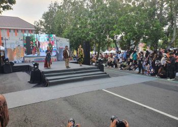 Fashion Show Jalanan Meriahkan Hari Jadi Gunungkidul dan Hari Batik