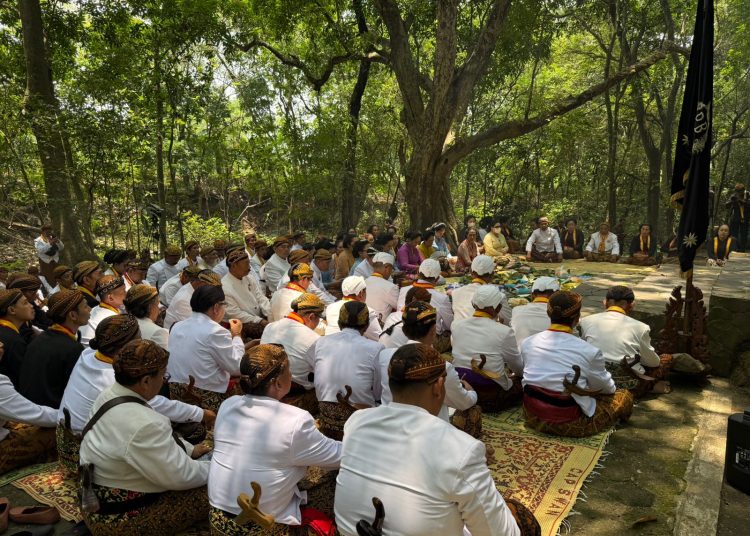 Prameswari Kraton Surakarta Hadiri Upacara Sakral Mahesa Lawung di Alas Krendowahono