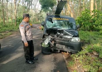 Adu Banteng di Sutojayan Blitar, Pikap Grandmax vs Motor CB150, 1 Korban Terluka
