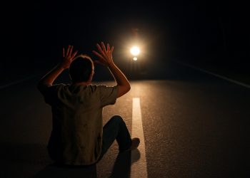 Diduga Kaget, Pengendara Motor Tabrak ODGJ yang Duduk di Tengah Jalan Kulonprogo