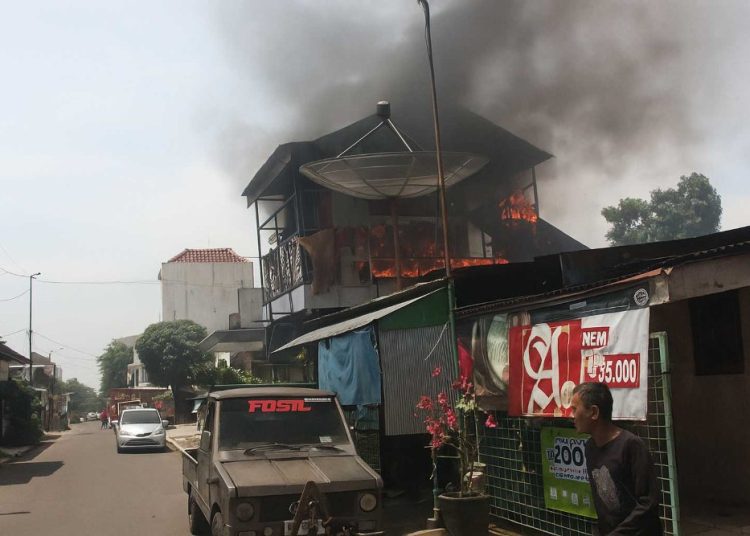 Si Jago Merah Lahap Toko Ikan Hias di Magetan, Kerugian Capai Rp10 Juta