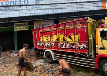 Truk Bermuatan Telur Terguling di Kalasan, Arus ke Yogyakarta Macet Panjang