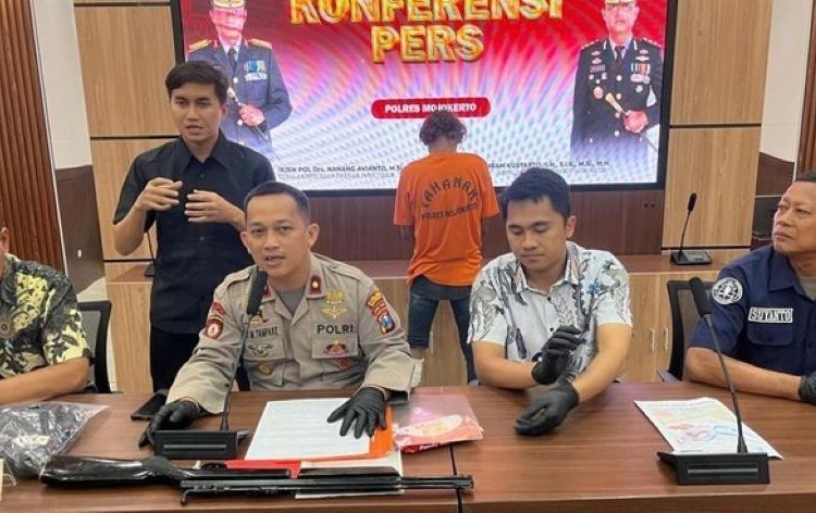 Sakit Hati Dilarang Rujuk, Pria di Mojokerto Tembak Mantan Mertua 93 Tahun