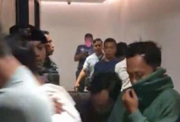 Heboh! 34 Gay Diamankan Polisi dari Hotel di Surabaya Saat Operasi Dini Hari
