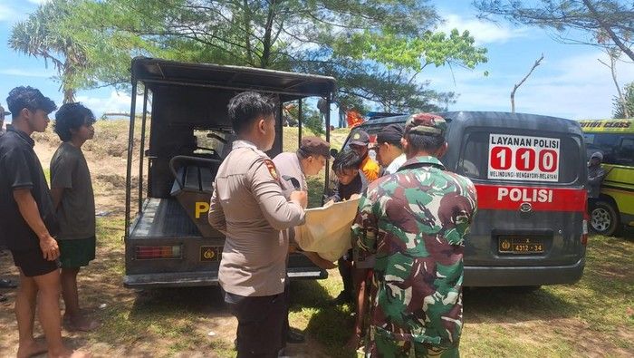 Tiga Pemuda Hilang Terseret Ombak Saat Wisata di Pantai Modangan Malang