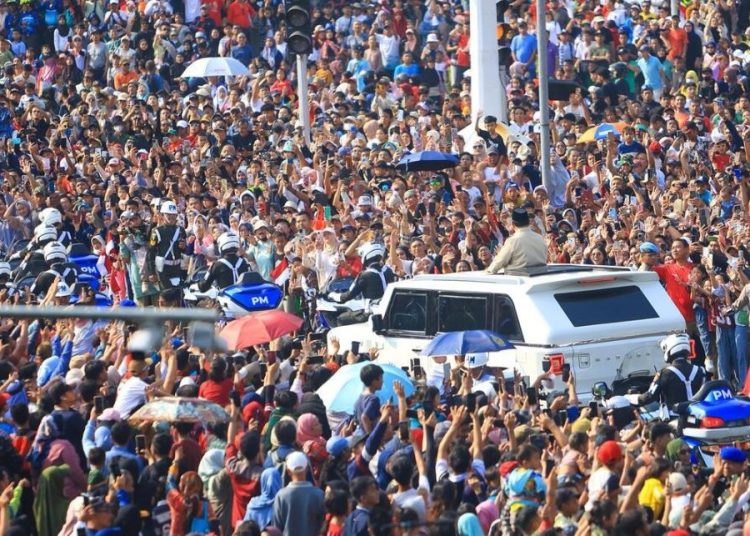 Prabowo Naik Maung ke Monas, Iringi HUT ke-80 TNI dengan 80 Kuda dan 80 Motor