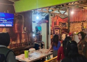 Puluhan Miras dan Pramusaji Diamankan Satpol PP Gresik dari Dua Warkop Pangku