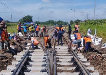 KAI Daop 7 Madiun Perbarui Wesel Stasiun Talun untuk Perkuat Keamanan dan Keandalan Lintas Selatan