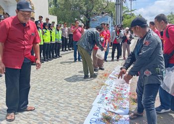 Karyawan Umbul Square Geruduk DPRD Madiun Tuntut Gaji 7 Bulan Belum Dibayar