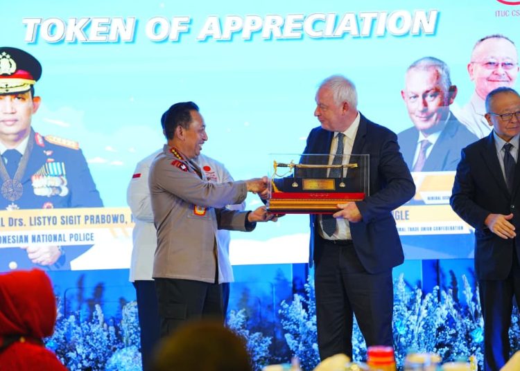 Kapolri Jenderal Listyo Sigit Terima Kunjungan Sekjen ITUC, Bahas Sinergi Perlindungan Buruh di Indonesia