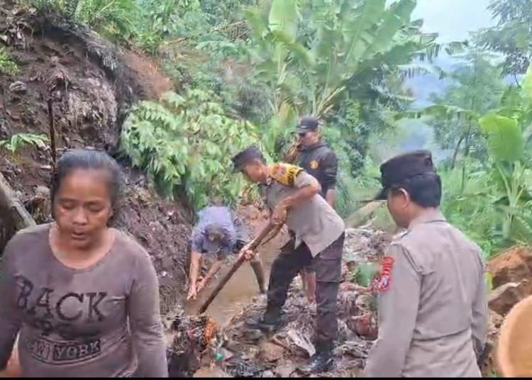 Petani di Magetan Selamat dari Terjangan Longsor, Tangan Patah Diterjang Material Tanah