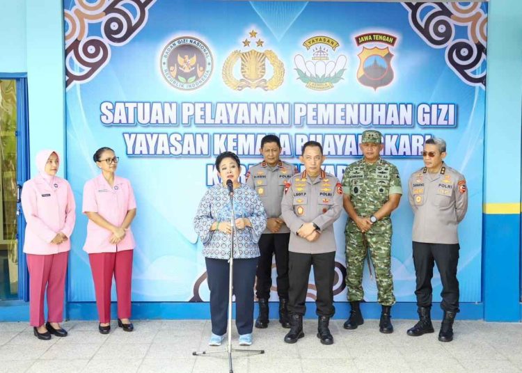 Kapolri dan Titiek Soeharto Tinjau Sekolah dan Sentra Pangan Kemala Bhayangkari di Karanganyar