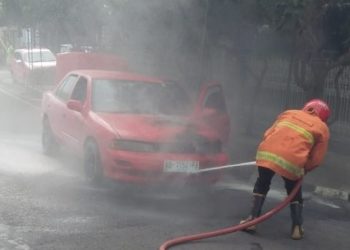 Insiden Mobil Terbakar Gegerkan Warga di Depan Kantor Kejaksaan Wonogiri