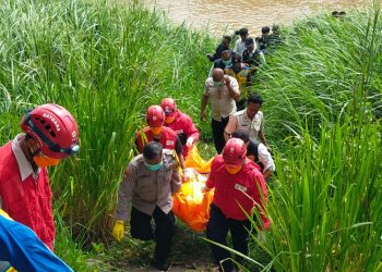 Mayat Pria Tanpa Identitas Ditemukan Hanyut di Sungai Bengawan Madiun