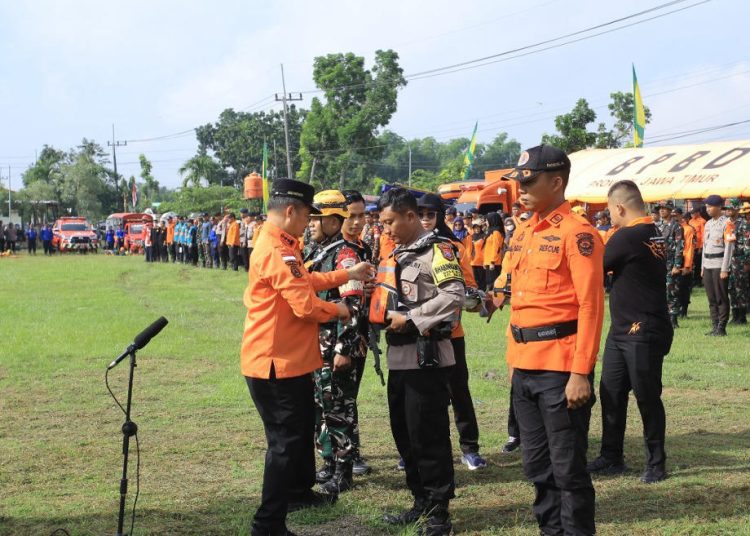 Pemkab Madiun Perkuat Mitigasi Hadapi Ancaman Bencana HidrometeorologiPenguatan Early Warning System dan Soliditas Lintas Sektor Jadi Kunci Kesiapsiagaan | Kamis, Desember 2025 | Foto : Bupati Madiun Pimpin Apel Kesiapsiagaan Bencana Hidrometeorologi. (Dok. Ist)